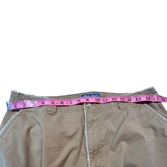 Mens FINISH LINE ATHLETICS 365 KHAKI SHORTS Cargo Frayed Detail Size 34 - Picture 7 of 16